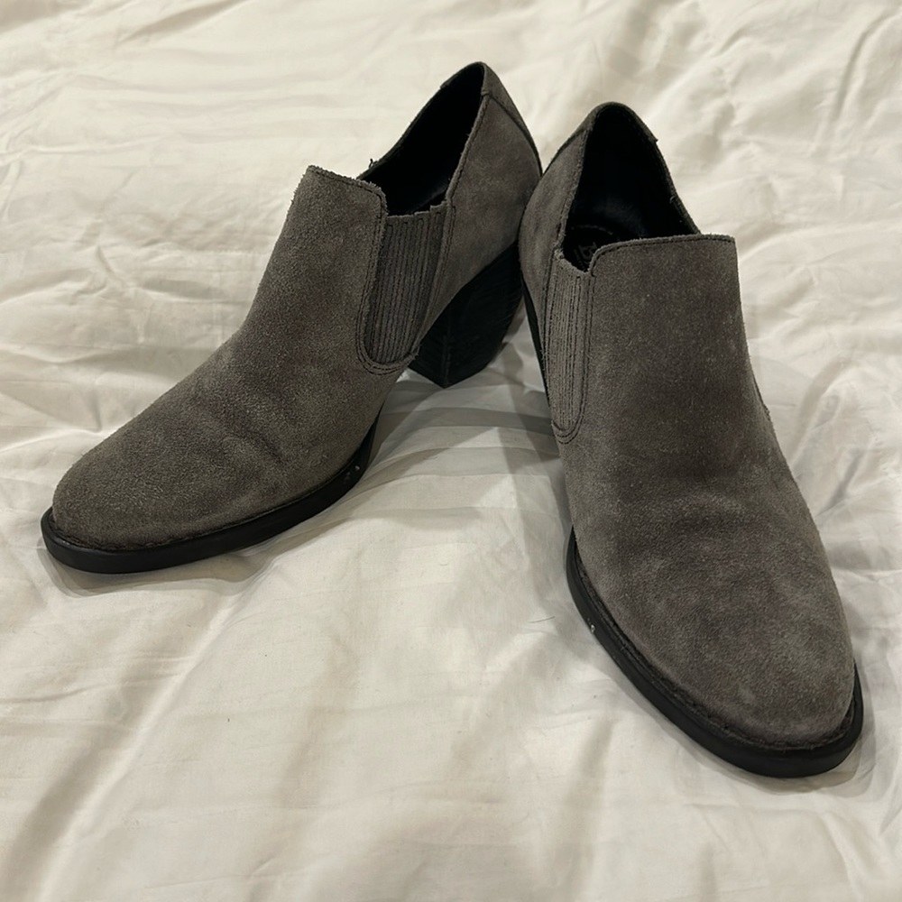 Born grey suede boots 8 new no box
